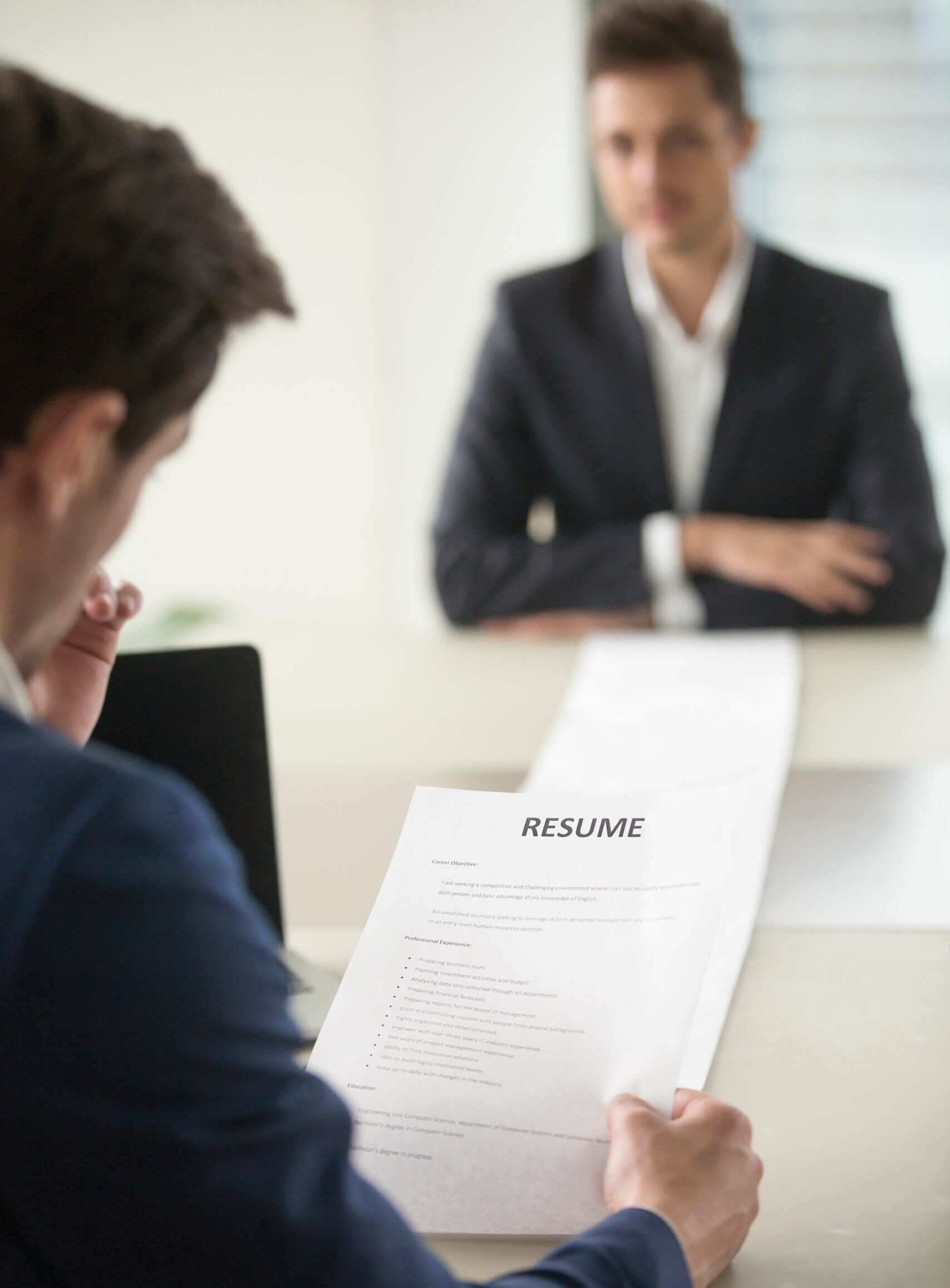 When Should a Company Use an EOR (employer of record) ?